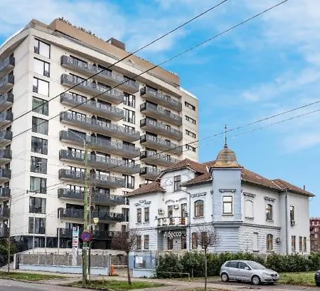 Διαμέρισμα In Monarh Tower By Open House