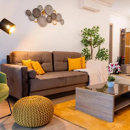 Apartment In Monarh Tower By Open House *