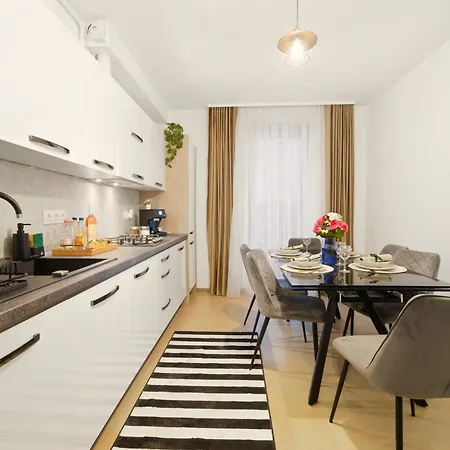 In Monarh Tower By Open House Apartment