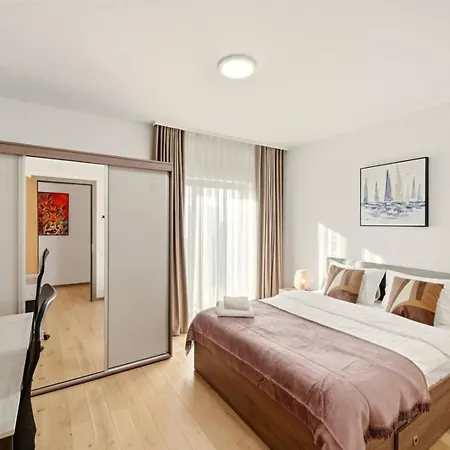 Διαμέρισμα In Monarh Tower By Open House *