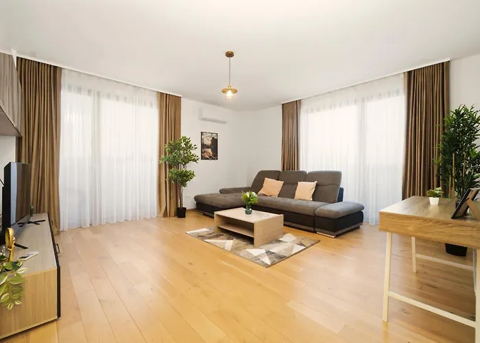 In Monarh Tower By Open House *