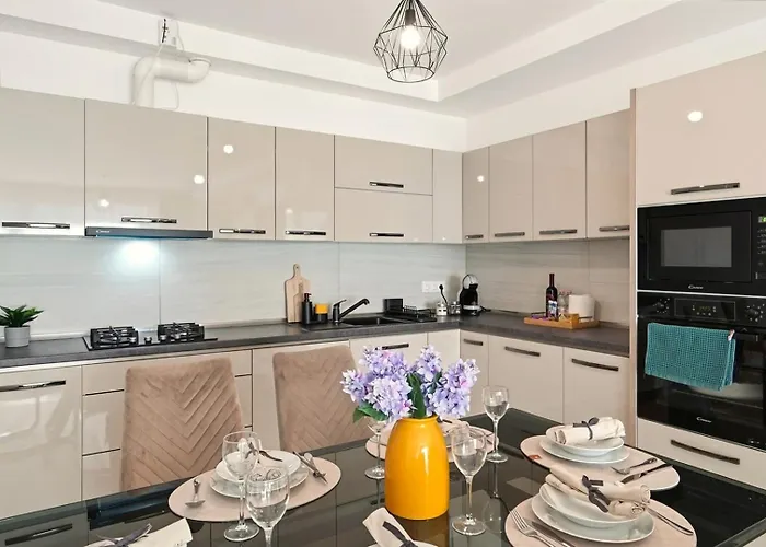 In Monarh Tower By Open House *